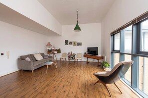 2 bedrooms, iron/ironing board