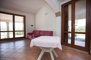 Apartment, 2 Schlafzimmer, Nichtraucher | Essbereich im Zimmer