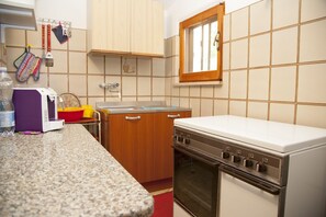 Apartment, 3 Bedrooms | Private kitchen