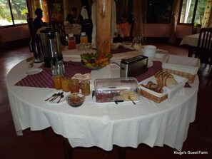 Restaurant - Kluges Guest Farm (Fort Portal)
