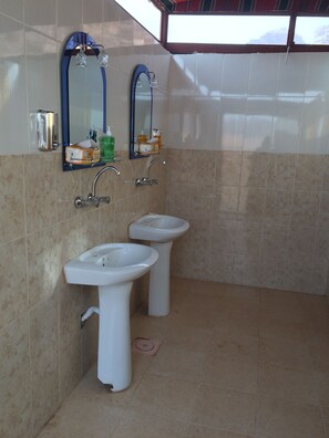 Tent (Single) | Bathroom | Shower, free toiletries, toilet paper