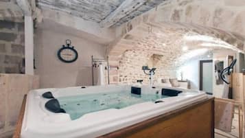 Indoor spa tub