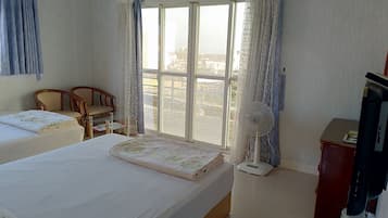 Quadruple Room | Desk, blackout drapes, free WiFi