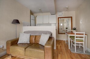 City Apartment | Living room