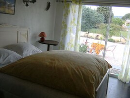 客房, 2 张单人床 | 遮光窗帘、熨斗/熨衣板、免费婴儿床、免费 WiFi