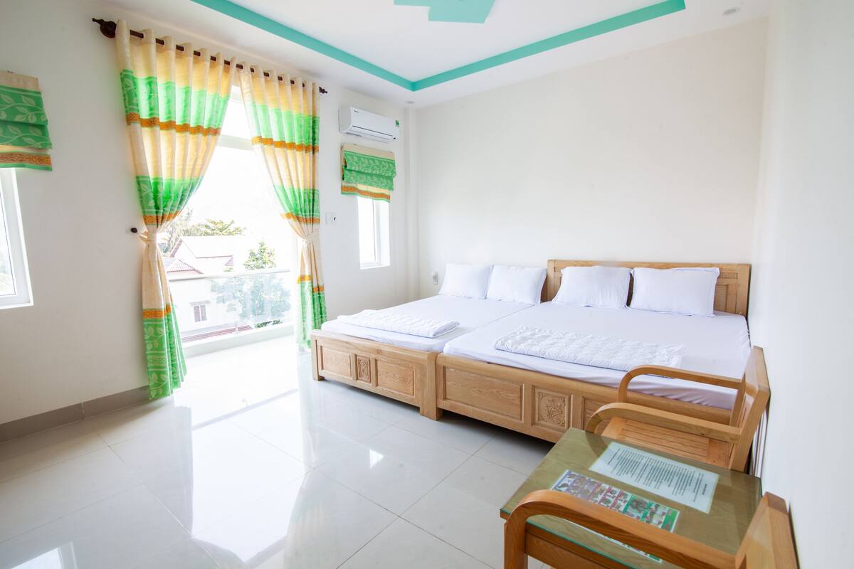 Desk, iron/ironing board, rollaway beds, free WiFi