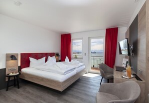 Quarto casal premium, 1 cama de casal (no elevator) | Cofres nos quartos, escrivaninha, cortinas blackout