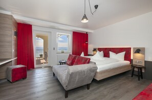 In-room safe, desk, blackout curtains, iron/ironing board - Strandhaus Eberle (Immenstaad am Bodensee)