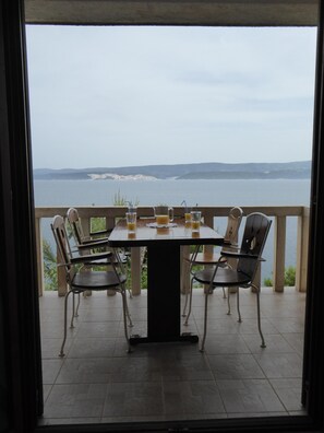 تناول الطعام بالخارج