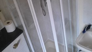 غرفة مزدوجة عادية - سرير مزدوج - لغير المدخنين | حمام