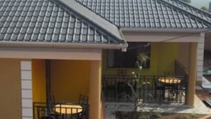 Bao gồm bữa sáng đặc sản địa phương hàng ngày
