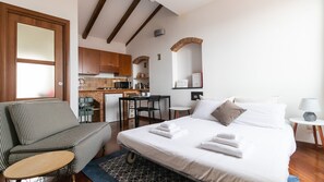 Iron/ironing board, bed sheets - Italianway Costiglioli (Sanremo)