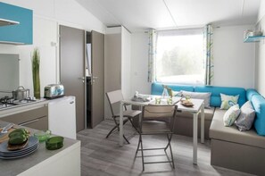 Stacaravan (6 pax) | Woonruimte | Flatscreentelevisie