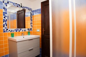 Apartment, 1 Schlafzimmer | Badezimmer | Dusche, Regendusche, Bidet, Handtücher