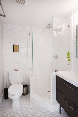 Bathroom - Sand Bungalow at the Lazy Hummingbird (Summerland)