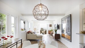 Living room - Sand Bungalow at the Lazy Hummingbird (Summerland)