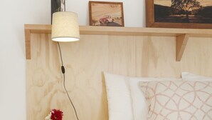 Room - Sand Bungalow at the Lazy Hummingbird (Summerland)