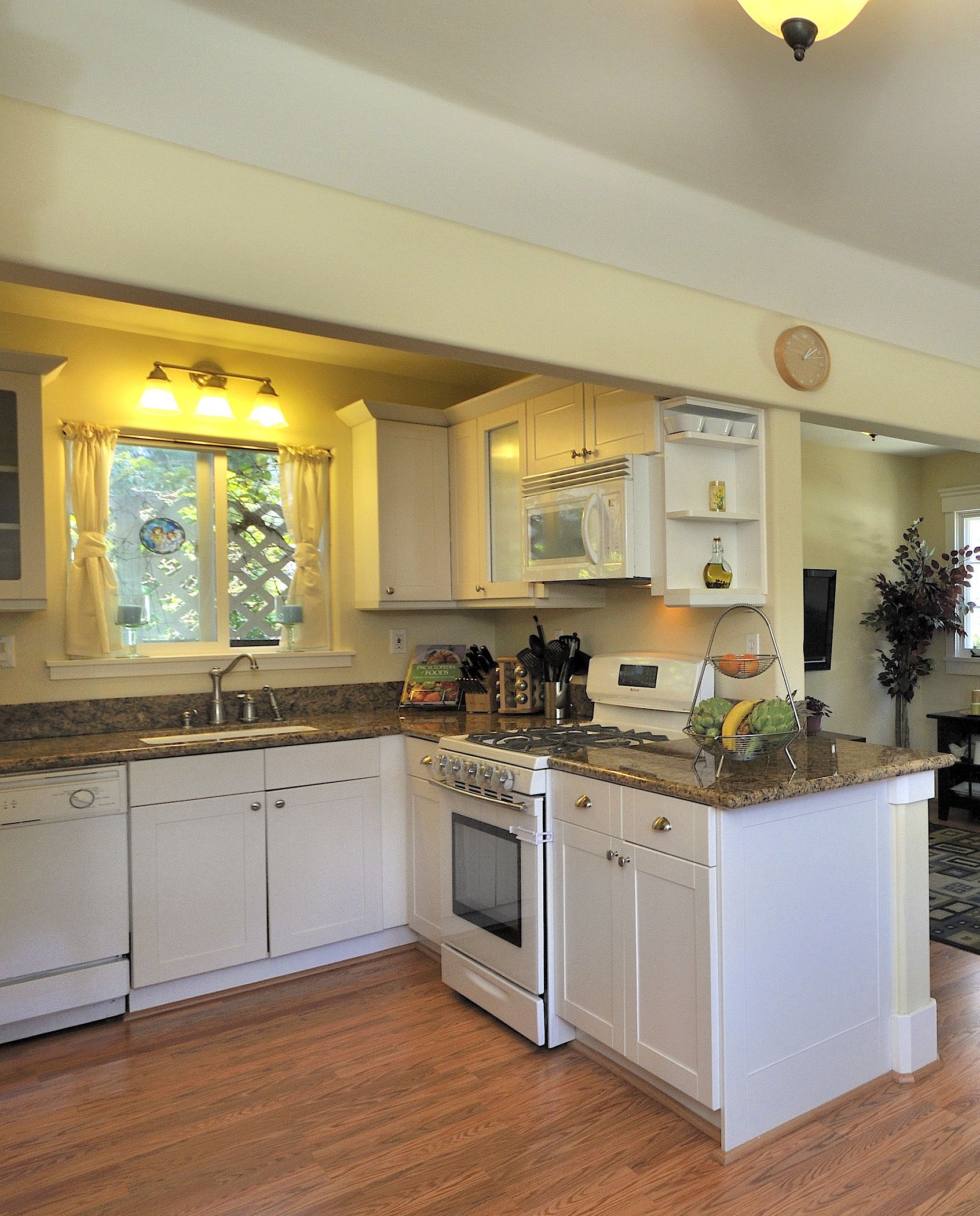 Microwave, stovetop, dishwasher, cookware/dishes/utensils