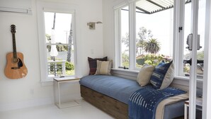 Unclassified image, 5 of 42, button - Surf Bungalow at the Lazy Hummingbird (Summerland)