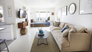 Unclassified image, 3 of 42, button - Surf Bungalow at the Lazy Hummingbird (Summerland)