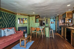 Flat-screen TV, fireplace, DVD player