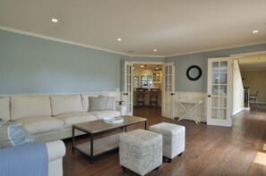 TV, fireplace, table tennis, offices - Channel Drive (Santa Barbara)