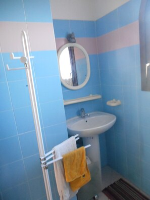 Apartment, 2 Bedrooms | Bathroom