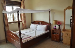 Chambre Double, 1 lit double, non-fumeurs | Bureau, Wi-Fi gratuit, draps fournis