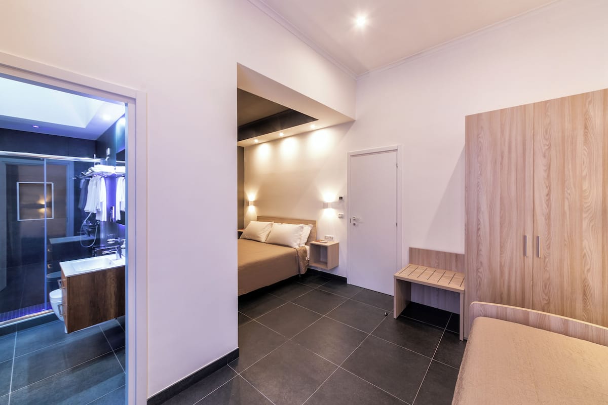 Comfort Room, Multiple Beds, Non Smoking, Ensuite | Minibar, in-room safe, desk, laptop workspace