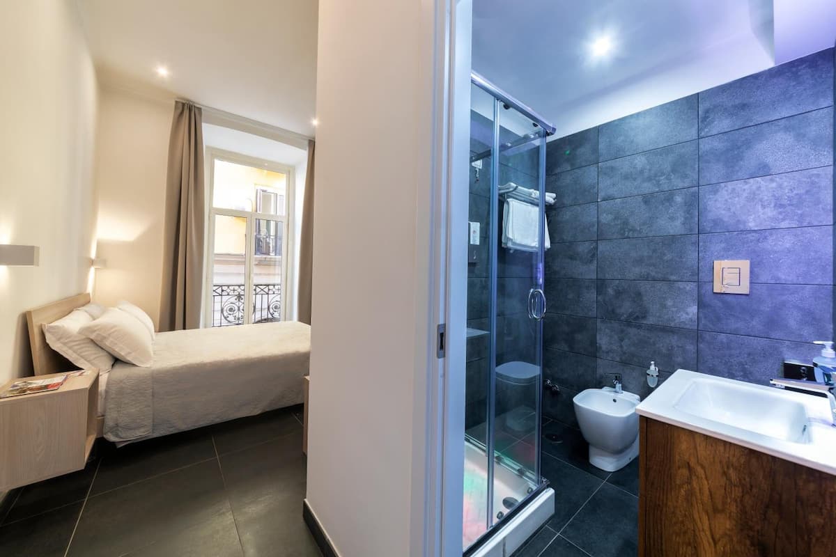 Classic Double Room, 1 Queen Bed, Non Smoking, Ensuite | Bathroom | Shower, hair dryer, bathrobes, slippers