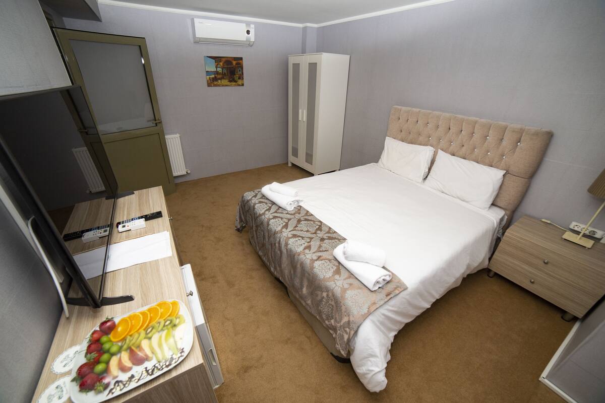 Minibar, in-room safe, iron/ironing board (on request), free WiFi