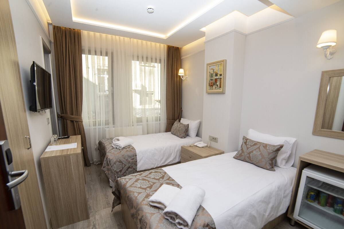 Minibar, in-room safe, iron/ironing board (on request), free WiFi