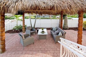 House (4 Bedrooms) | Balcony