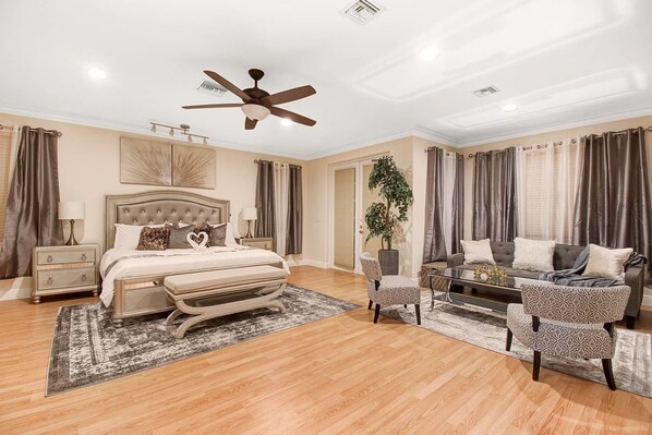 House (4 Bedrooms) | 4 bedrooms, free WiFi, bed sheets