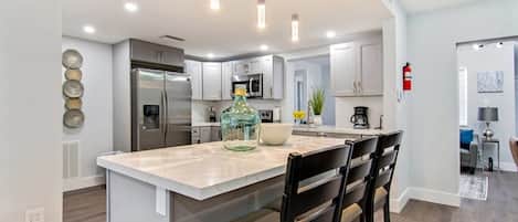 Talo (4 Bedrooms) | Yksityinen keittiö | Kahvin-/teenkeitin, leivänpaahdin, tehosekoitin, yleiskone