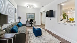 Nhà (4 Bedrooms) | Phòng khách