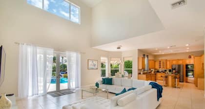 Gorgeous 5 Bedroom Home W Heated Pool Canal Front