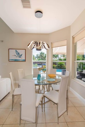 High chair - Gorgeous 5 Bedroom Home W Heated Pool Canal Front (Hollywood)