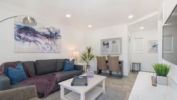 Lejlighed - 1 soveværelse (7) | Opholdsområde | Tv, Netflix, Hulu, streamingtjenester