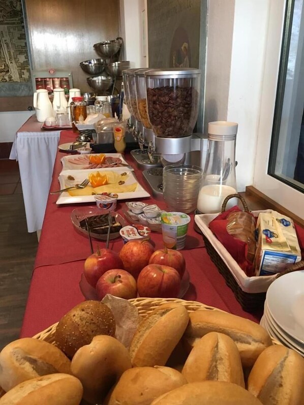 Lunch and dinner served, Regional cuisine - Gasthof zur Post (Inning A. Ammersee)