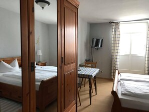 Desk, free WiFi, bed sheets - Gasthof zur Post (Inning A. Ammersee)