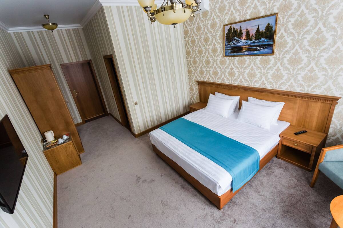 Superior Double Room | 1 bilik tidur, meja, langsir/tirai gelap terus, kalis bunyi