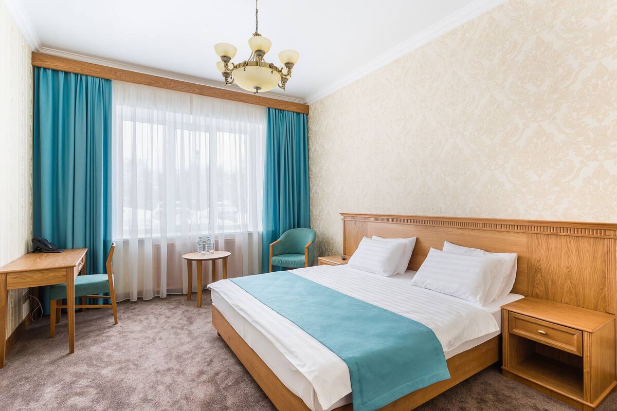 Standard Double Room | 1 bilik tidur, meja, langsir/tirai gelap terus, kalis bunyi