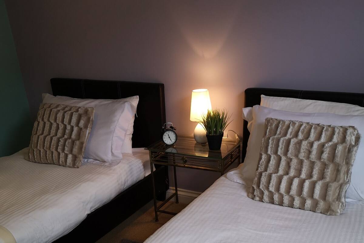 Egyptian cotton sheets, premium bedding, individually decorated