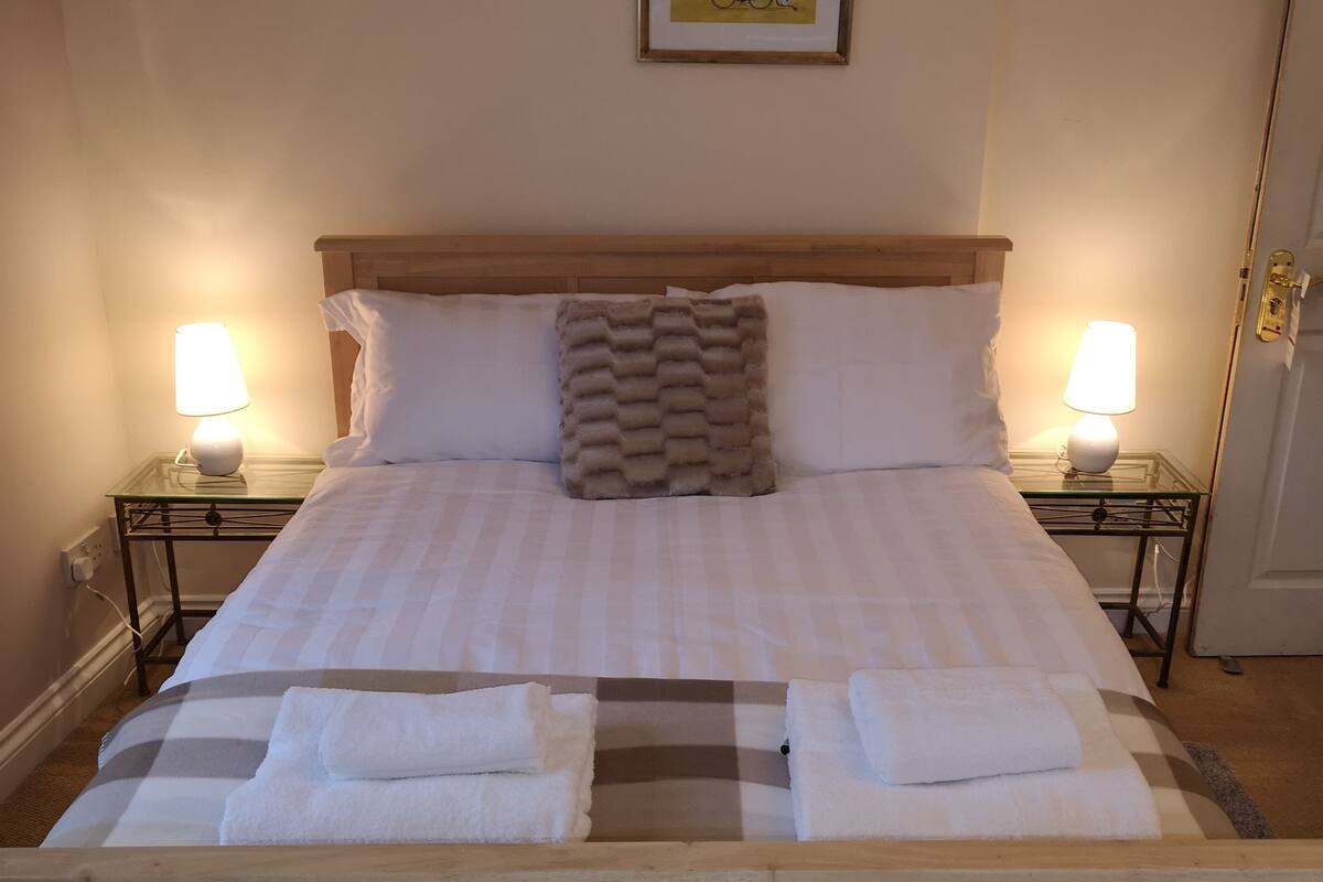 Egyptian cotton sheets, premium bedding, individually decorated