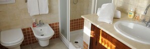 Pancuran mandi, bidet 