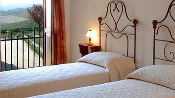 Double or Twin Room | Desk, soundproofing, rollaway beds, free WiFi