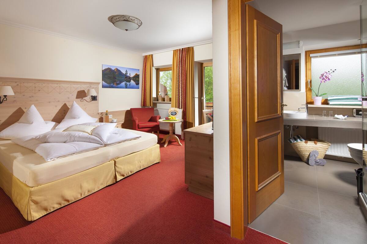 Double Room | In-room safe, soundproofing, free WiFi