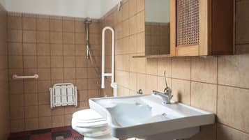 Twin Room, Accessible | Bathroom