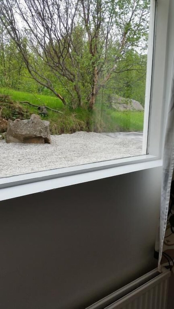 Escritorio, cortinas blackout, sistema de insonorización y wifi gratis 